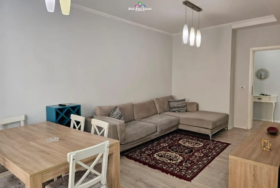 Tirane, jepet me qera apartament 2+1 Kati 3, 120 m² 800 € (Rruga Hamdi Sina)