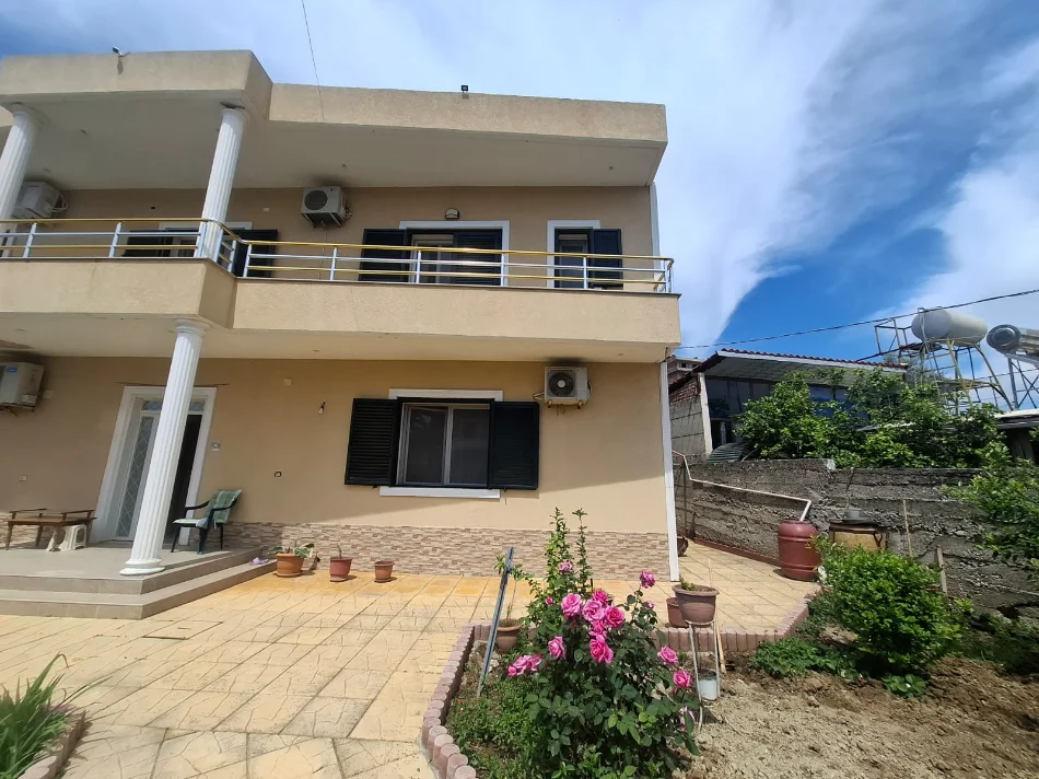 Vlore, jepet me qera shtepi 2+1 Kati 1, 120 m² 300 € (Lagjia Karabash Vlore)