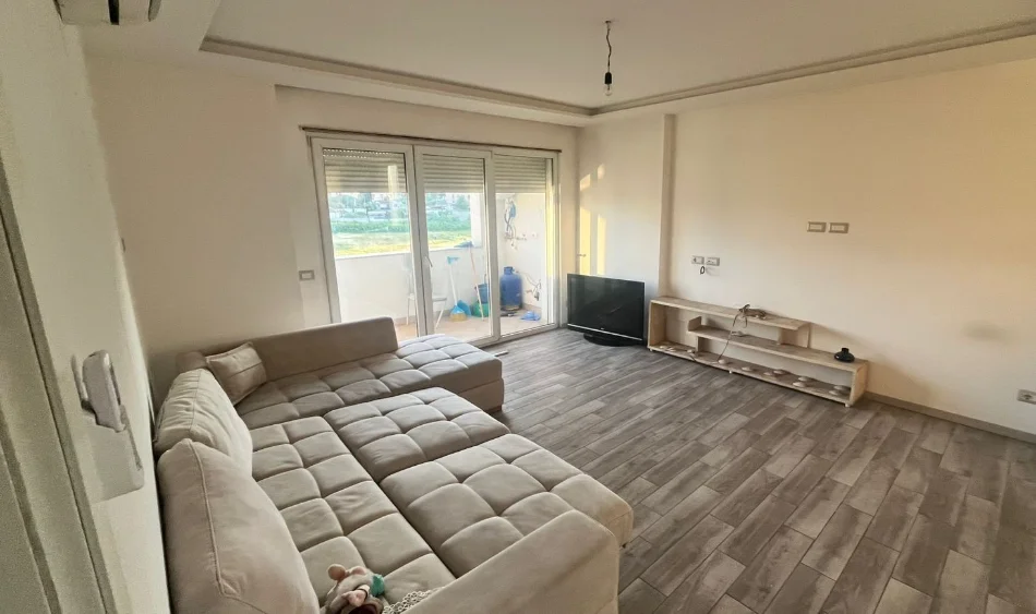 Tirane, jepet me qera apartament 2+1 , 110 m² 500 € 