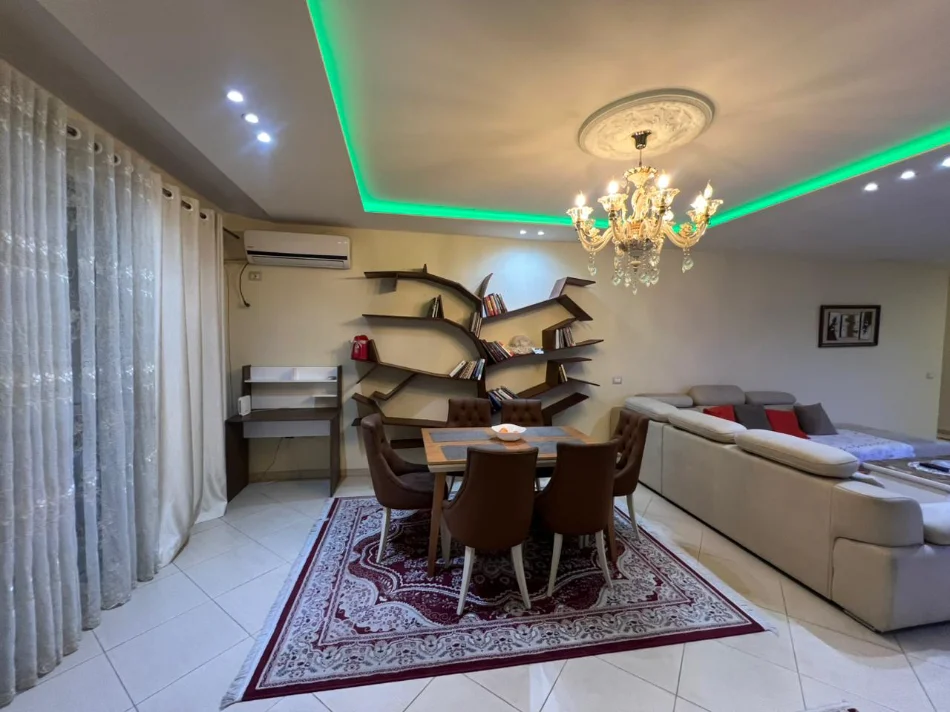 Tirane, jepet me qera apartament 2+1 , 100 m² 600 € 