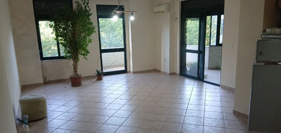 Tirane, jepet me qera zyre Kati 3, 147 m² 1.260 € (Bulevardi Gjergj Fishta)