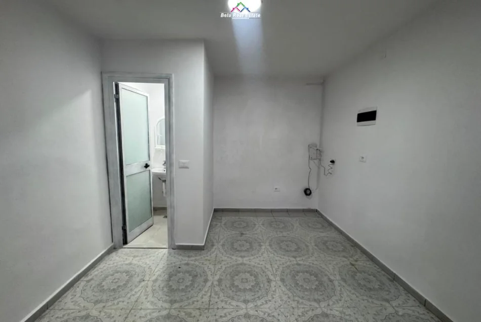 Tirane, jepet me qera dyqan Kati 0, 20 m² 470 € (Rruga Isuf elezi)