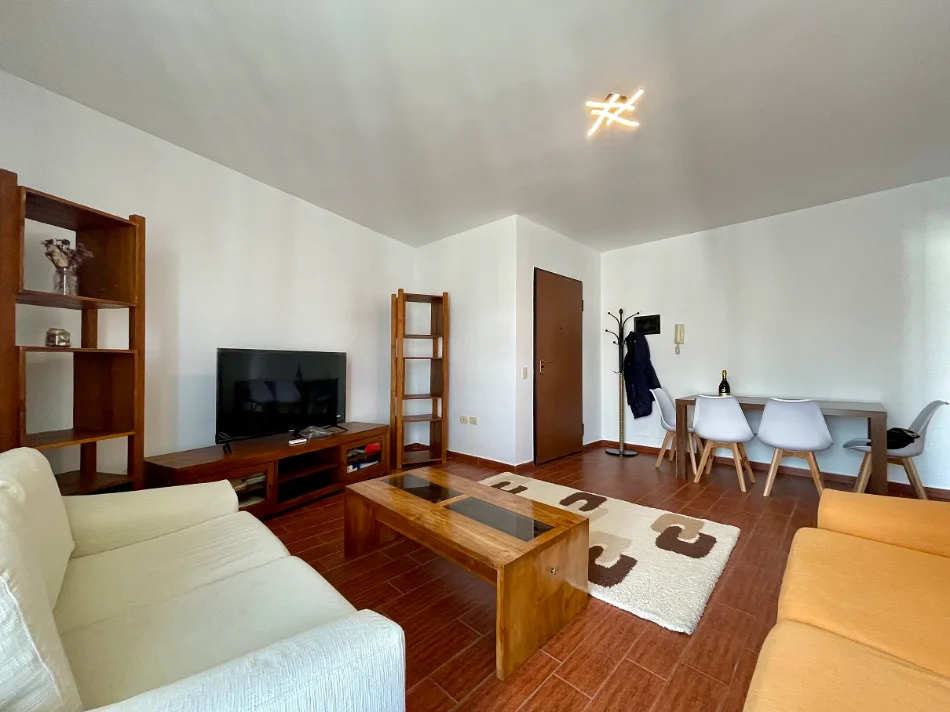 Tirane, jepet me qera 2+1+Aneks+Ballkon Kati 7, 97 m² 57'000 leke/muaj (Komuna e Parisit)
