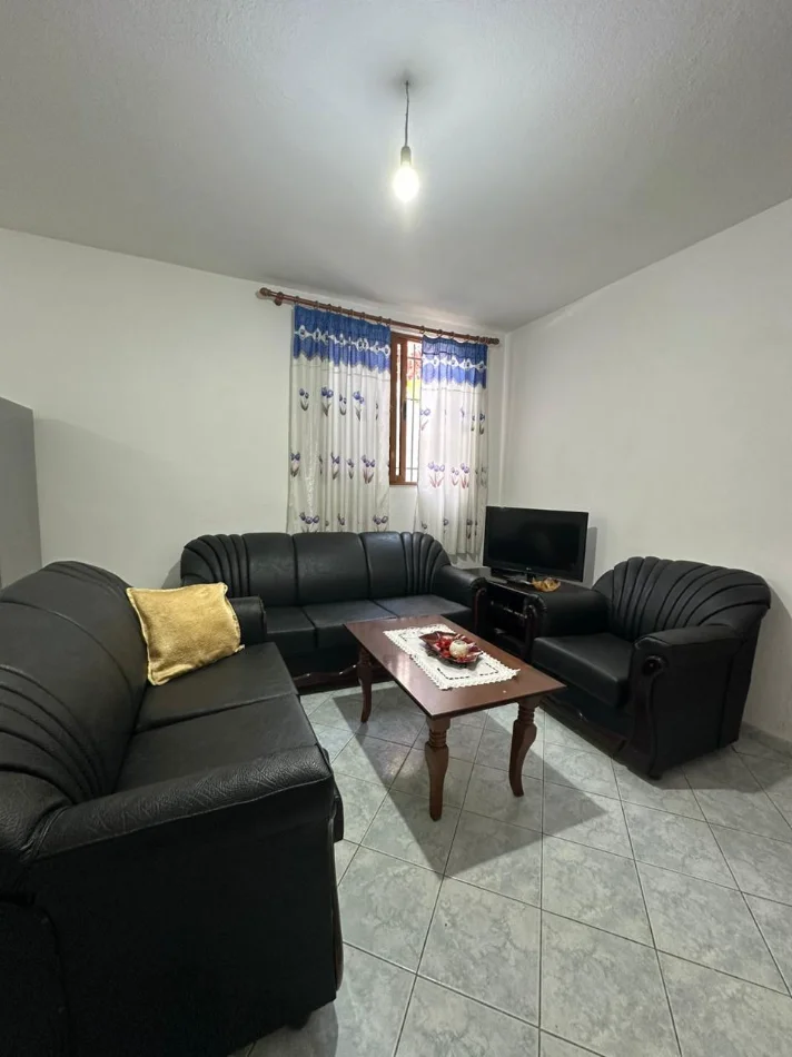 Tirane, jepet me qera apartament 2+1+Ballkon Kati 1, 80 m² 350 € (Selitë e Vogël)