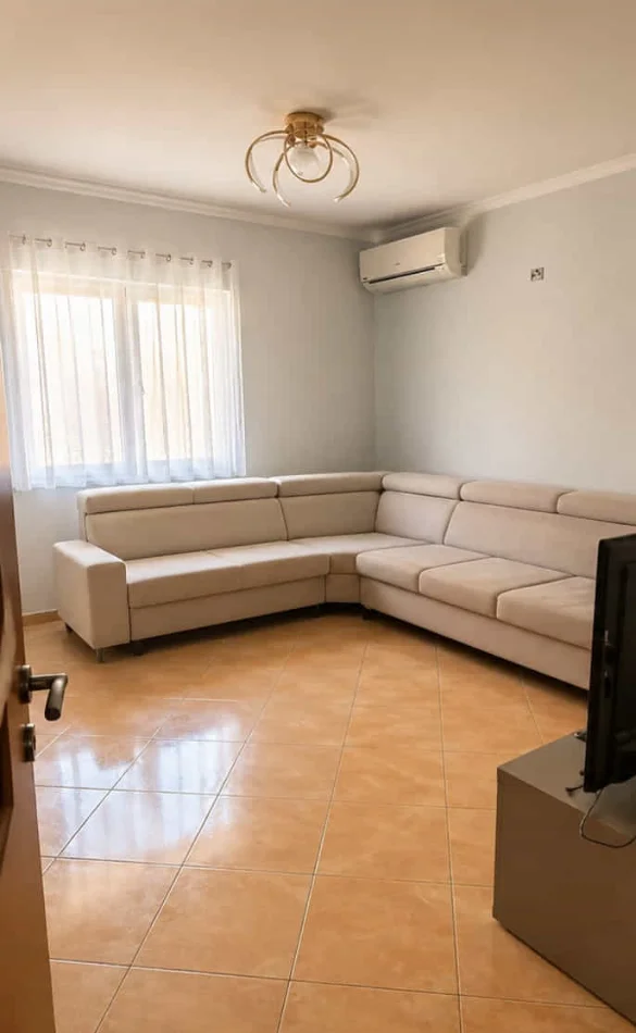 Tirane, jepet me qera Vile 3+1 Kati 3, 130 m² 580 € (Rruga Teodor Keko)
