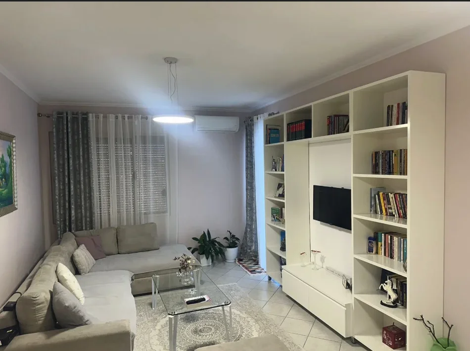 Tirane, jap me qera apartament 1+1+Ballkon Kati 8, 64 m² 450 € (Astir, afer vila L)