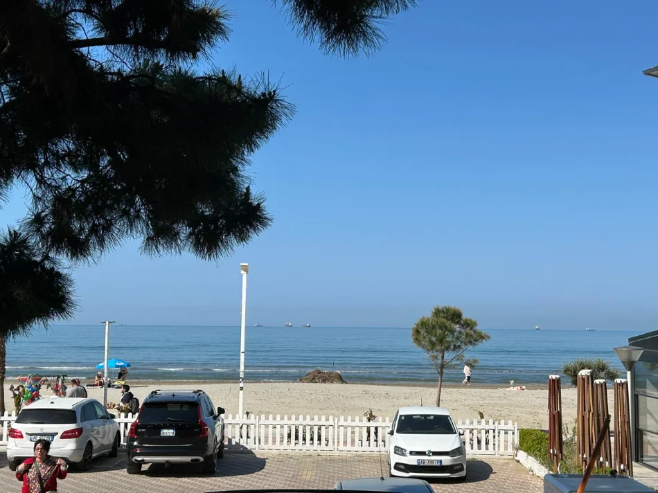 Durres, jepet me qera apartament 1+1+Ballkon , 62 m² 450 € (Rruga Ankona, Nd.44, Plazh - Skembi i Kavajes)
