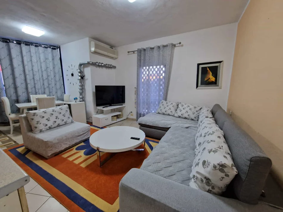 Tirane, jepet me qera apartament 2+1 Kati 1, 90 m² 600 € (Rruga Isuf Elezi)