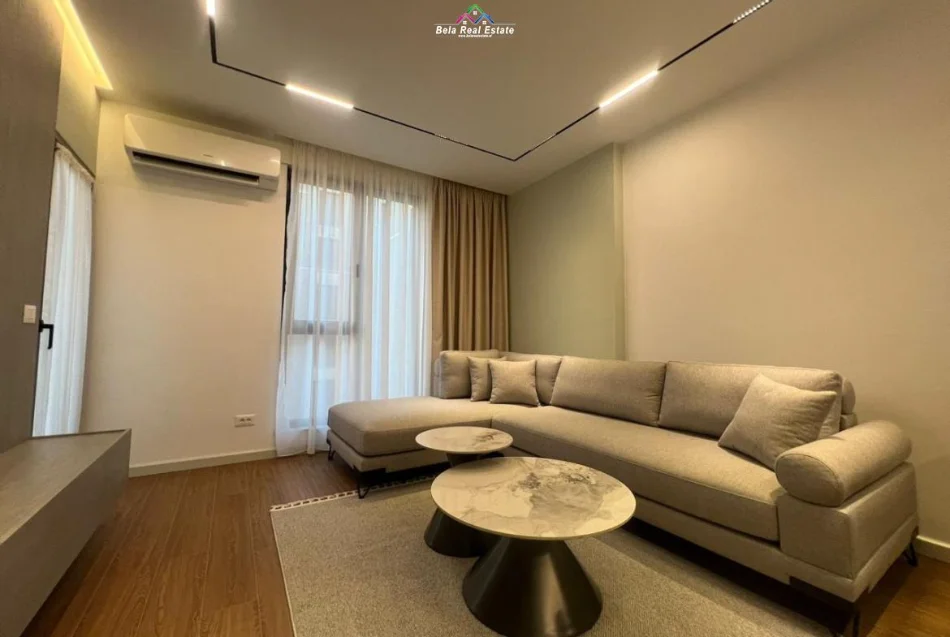 Tirane, jepet me qera apartament 1+1 Kati 5, 57 m² 700 € (Rruga Xhanfize Keko)