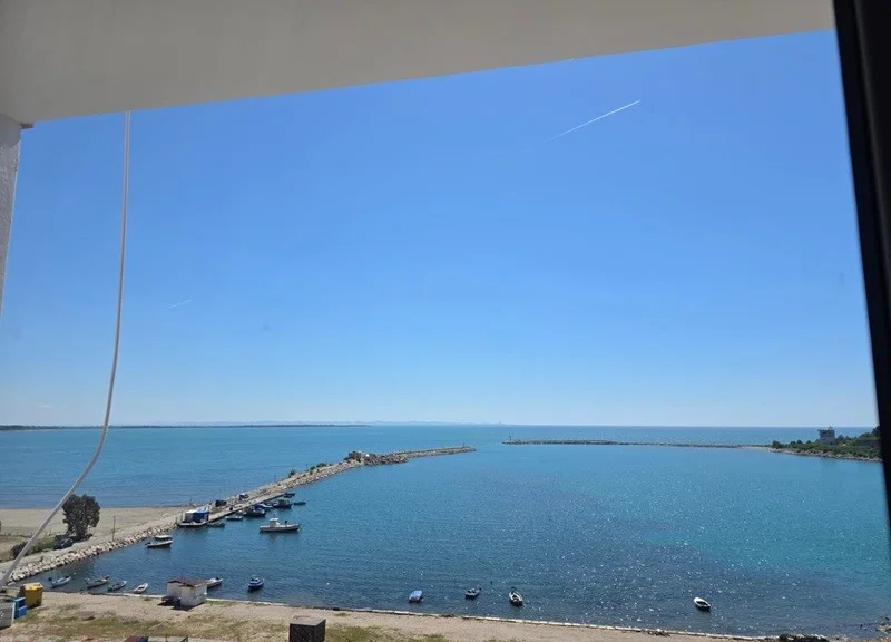 Shitet 2+1 në vijë të parë, Shëngjin.  Pamje deti
