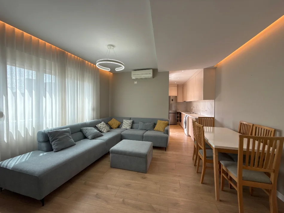 Tirane, jepet me qera apartament 2+1+Ballkon Kati 5, 85 m² 750 € (Stacioni i Trenit)