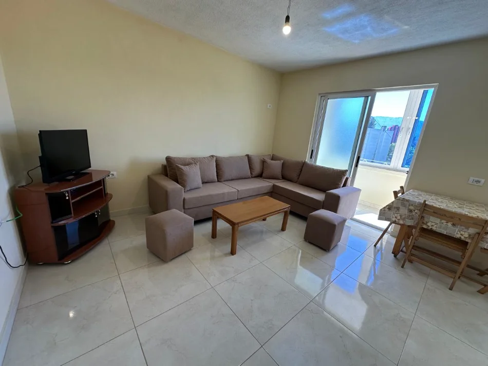 Tirane, jepet me qera apartament 1+1+Ballkon Kati 5, 60 m² 500 € (Medreseja)