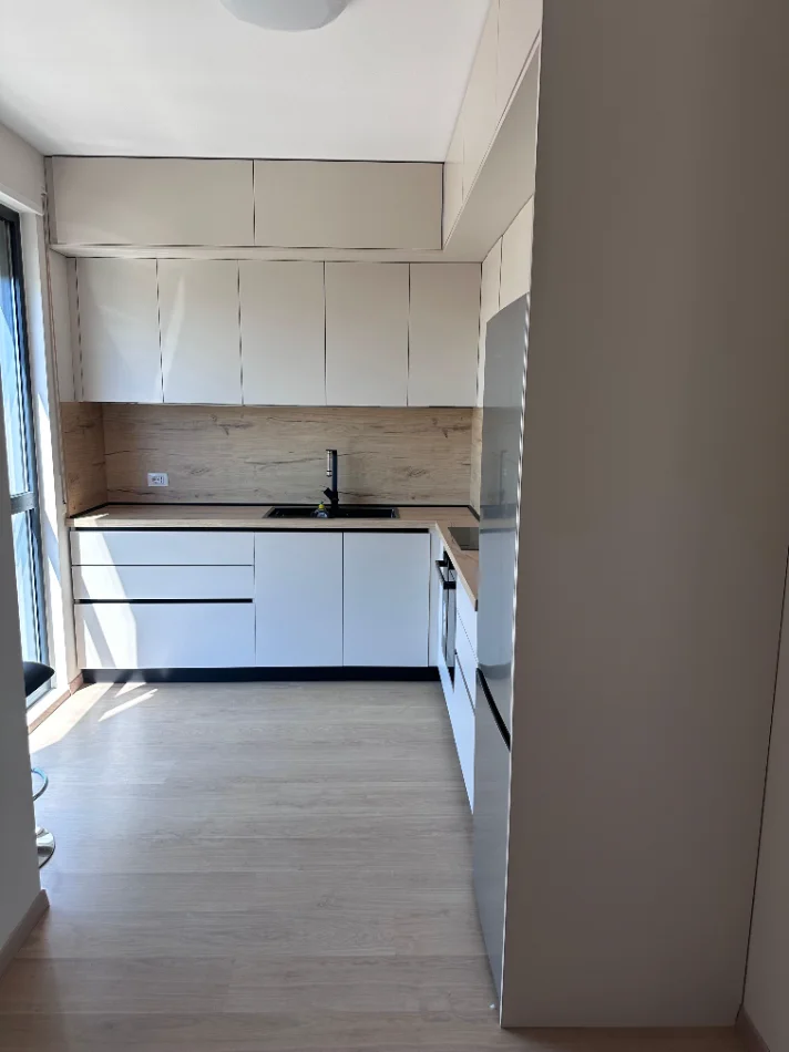 Tirane, jepet me qera apartament 2+1+Ballkon Kati 5, 117 m² 750 € (Ish Sheshi Shqiponja/Kompleksi Akses)