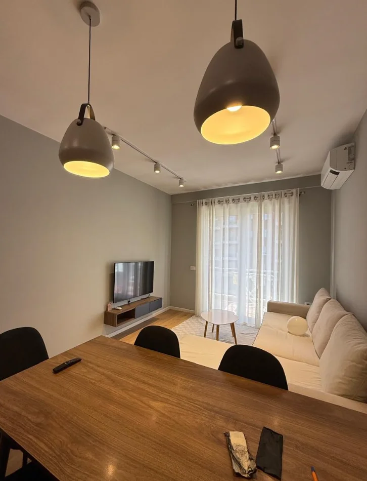 Tirane, jepet me qera apartament 1+1+Ballkon , 65 m² 650 € 