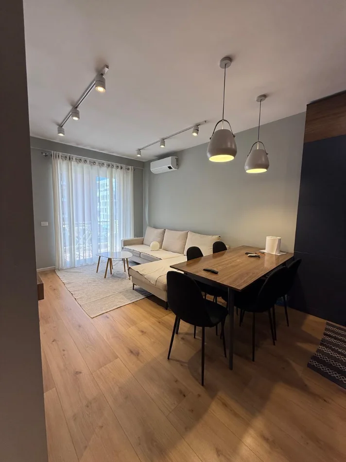 Tirane, jepet me qera apartament 1+1 , 65 m² 650 € (Unaza e re, Astir)