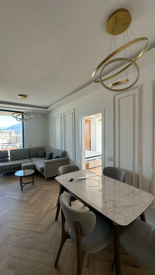 Tirane, jepet me qera apartament 2+1 , 110 m² 1.250 € (MINE PEZA)
