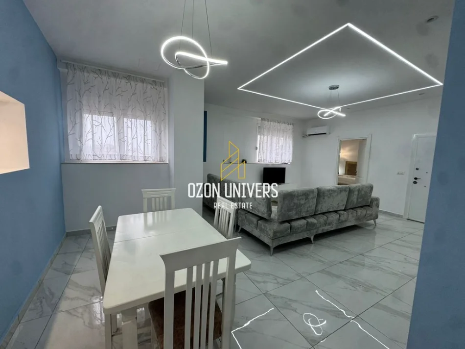 Tirane, jepet me qera apartament 1+1+Ballkon Kati 9, 87 m² 800 € (Qendër)