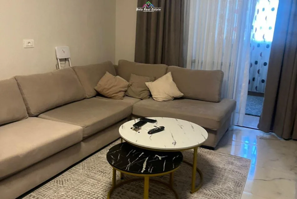 Tirane, jepet me qera apartament 1+1 Kati 3, 70 m² 475 € (Oxhaku)
