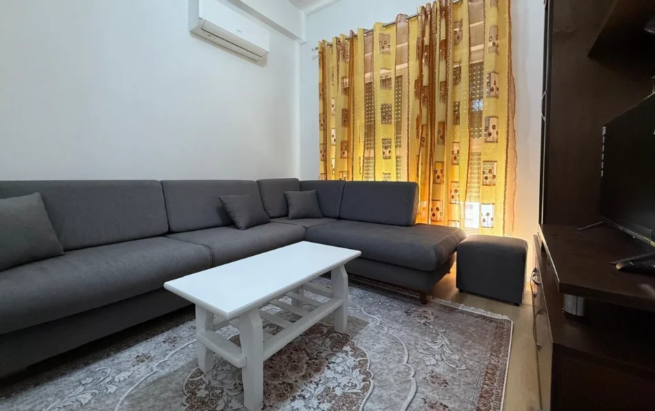 Tirane, jepet me qera apartament 1+1 , 65 m² 380 € 