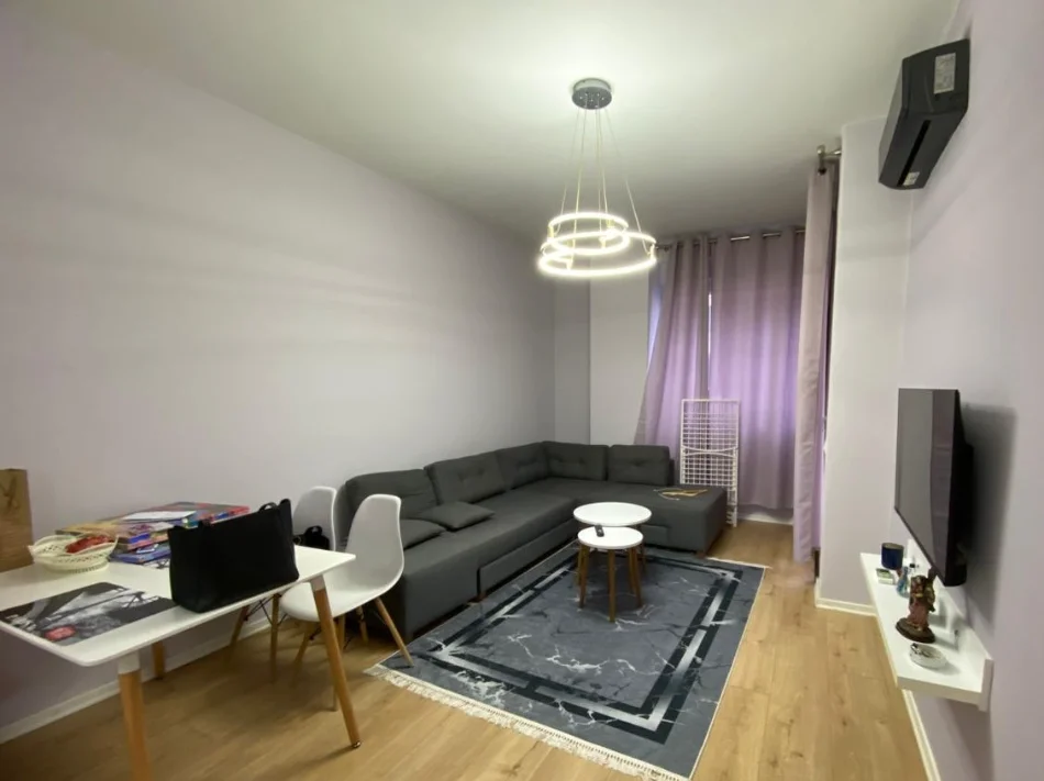 Tirane, jepet me qera apartament 1+1+Ballkon , 70 m² 450 € 