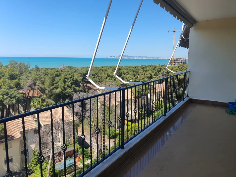 Durres, jepet me qera apartament+verande | Penthouse 4+1 Kati 8, 1.200 € (GOLEM)