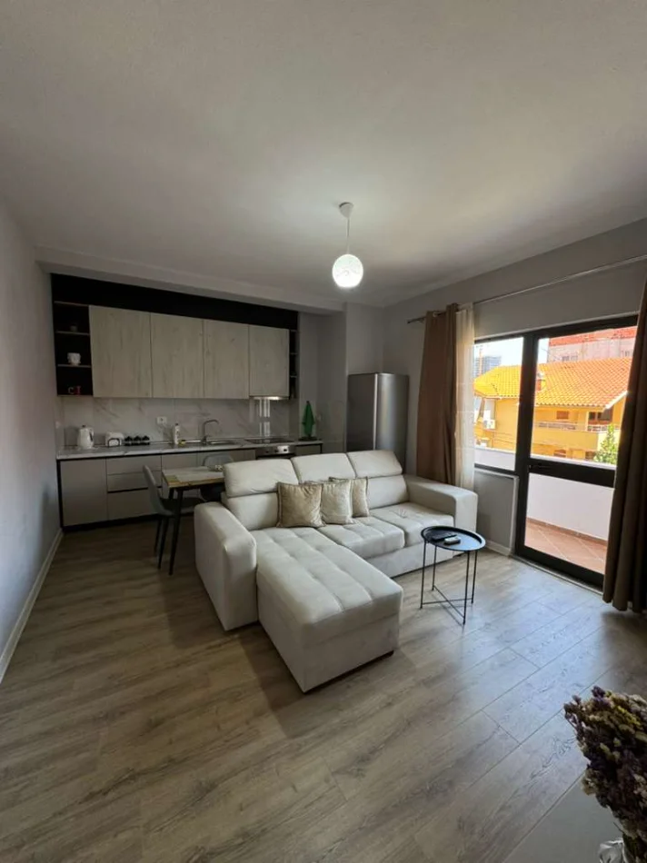 Tirane, jepet me qera apartament 2+1+Ballkon Kati 2, 90 m² 600 € (Rruga Jordan Misja)