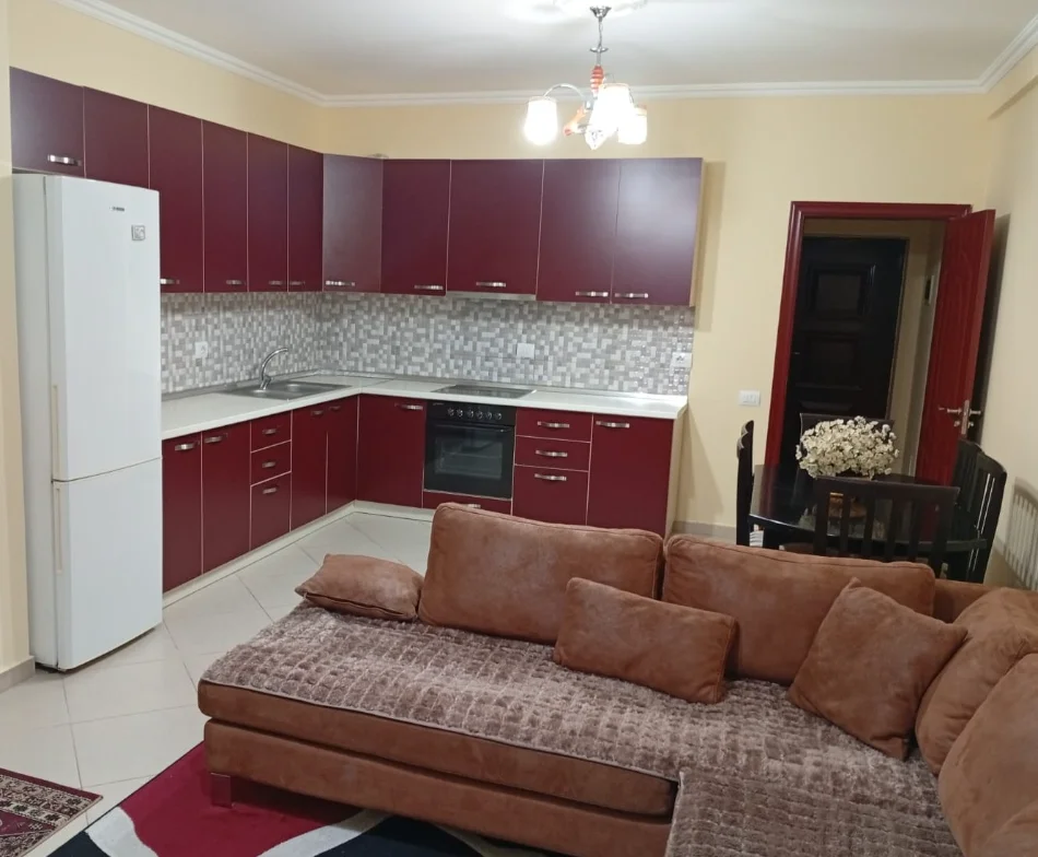 Tirane, jepet me qera apartament 2+1 , 102 m² 500 € 