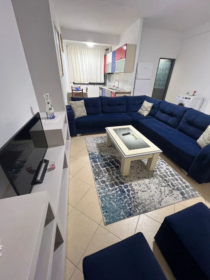 Tirane, jepet me qera Vile 1+1+Ballkon Kati 2, 80 m² 400 € (Rruga 5 Maji)