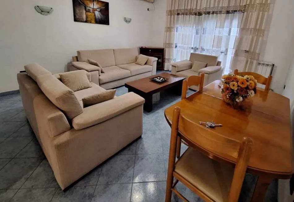 Tirane, jepet me qera apartament 2+1 , 90 m² 480 € (Pranë Bulevardit të Ri)