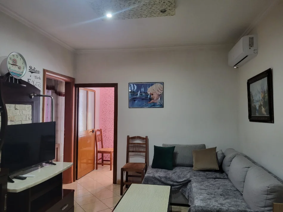 Tirane, jepet me qera apartament 2+1+Ballkon Kati 5, 70 m² 450 € (Astir)