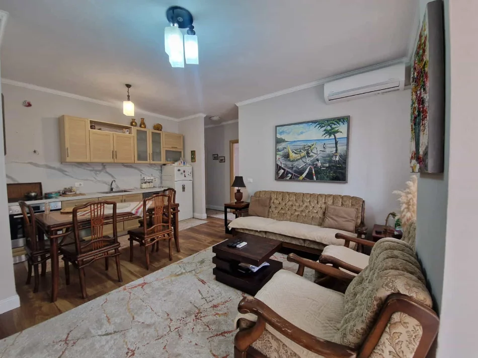 Tirane, jepet me qera apartament 2+1 Kati 6, 84 m² 820 € (Rruga e Kavajes)