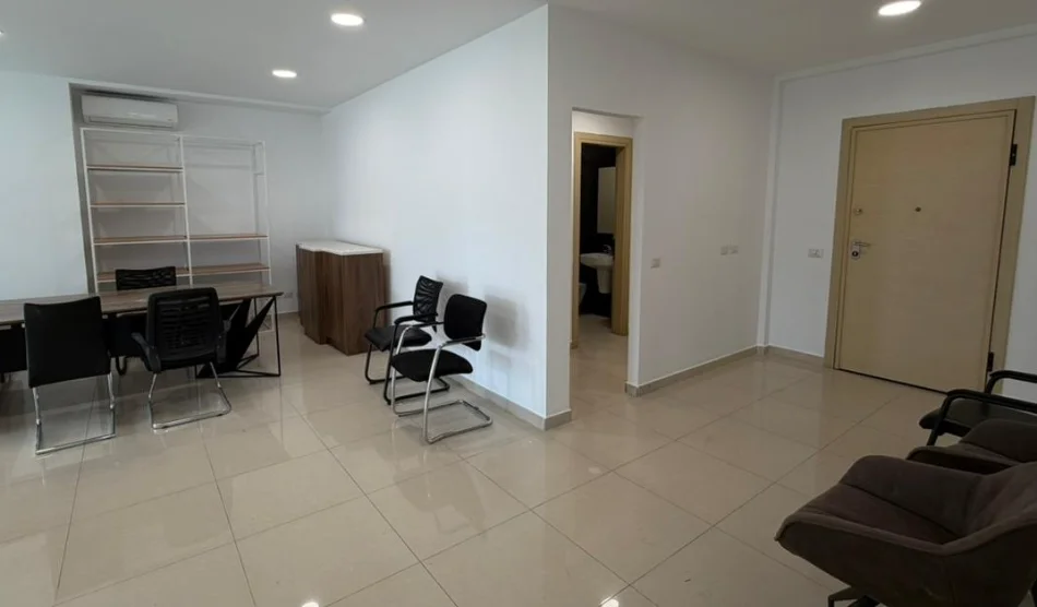 Tirane, jepet me qera ambjent biznesi , 180 m² 2.500 € 