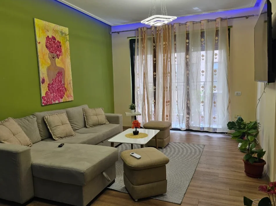 Tirane, jepet me qera apartament 2+1 , 125 m² 1.000 € 