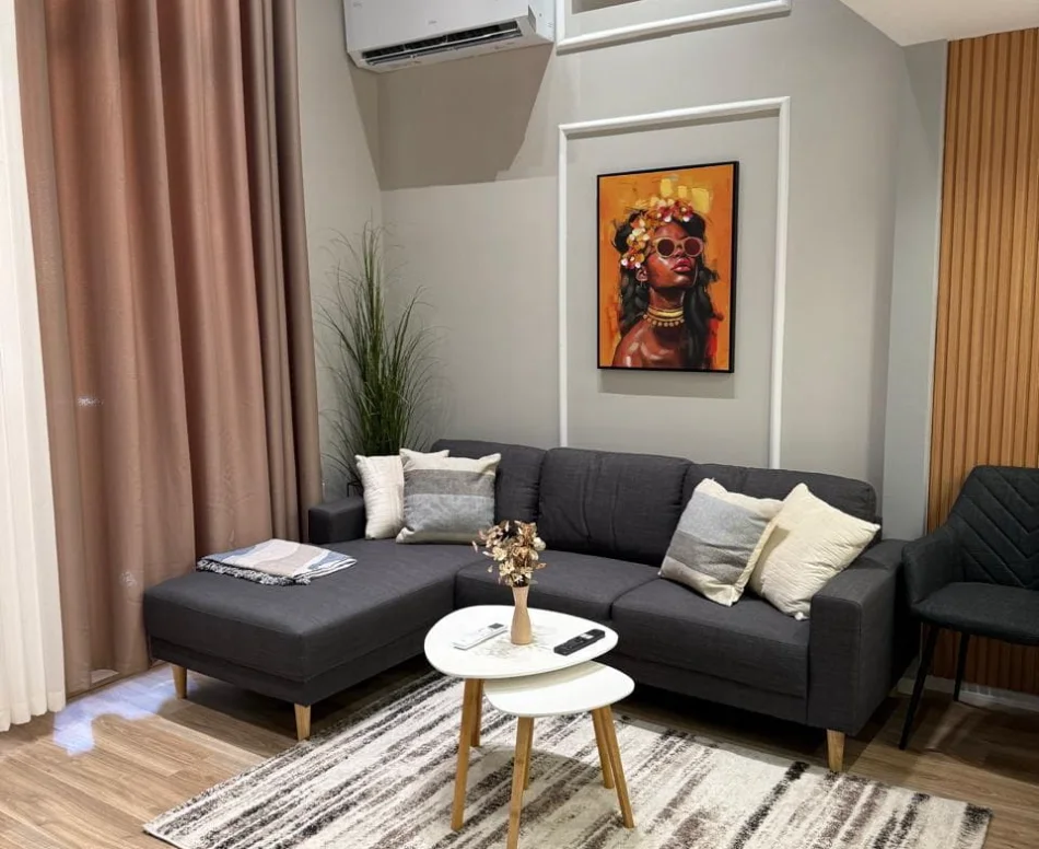 Tirane, jepet me qera apartament 1+1 Kati 1, 70 m² 600 € (Golden Park)