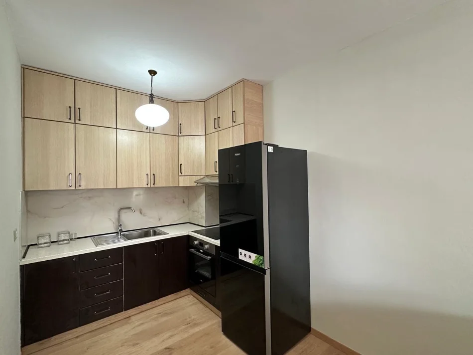Tirane, jepet me qera apartament 2+1 Kati 6, 105 m² 580 € (Rruga Mikel Maruli)