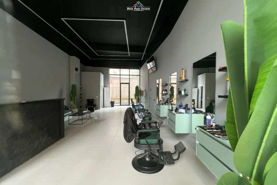 Tirane, jepet me qera dyqan Kati 0, 68 m² 1.100 € (Pazari i Ri)