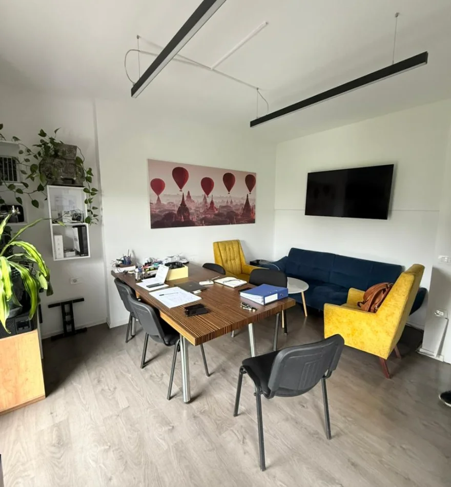 Tirane, jepet me qera zyre , 125 m² 1.000 € 