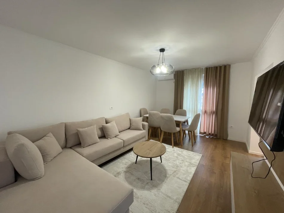 Tirane, jepet me qera apartament 2+1+Ballkon Kati 4, 78 m² 700 € (Rruga Ali Demi)
