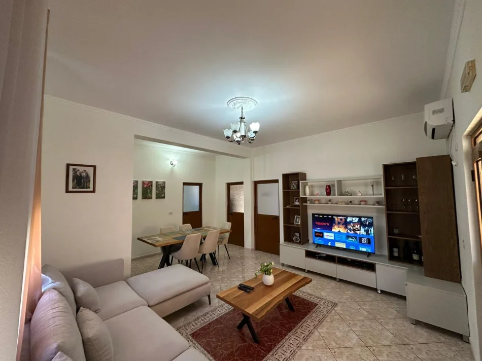 Vlore, shitet Vile 2 Katshe Kati 2, 200 m² 180.000 € (Rruga Haxhi Xhyherri, Vlore)
