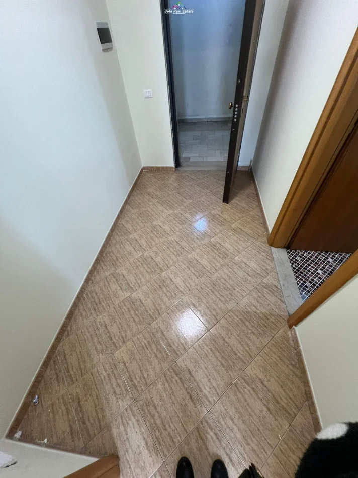 Tirane, jepet me qera zyre Kati 6, 106 m² 730 € (zogu i zi)