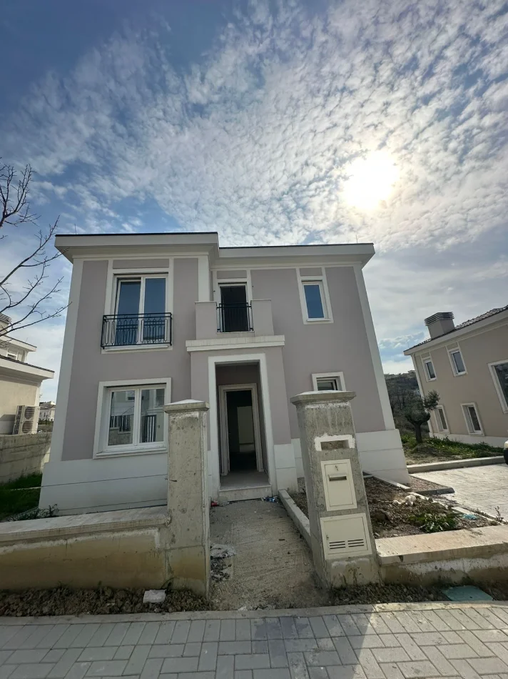 Tirane, shitet Vile 5+1 , 523 m² 1.050.000 € (TEG)