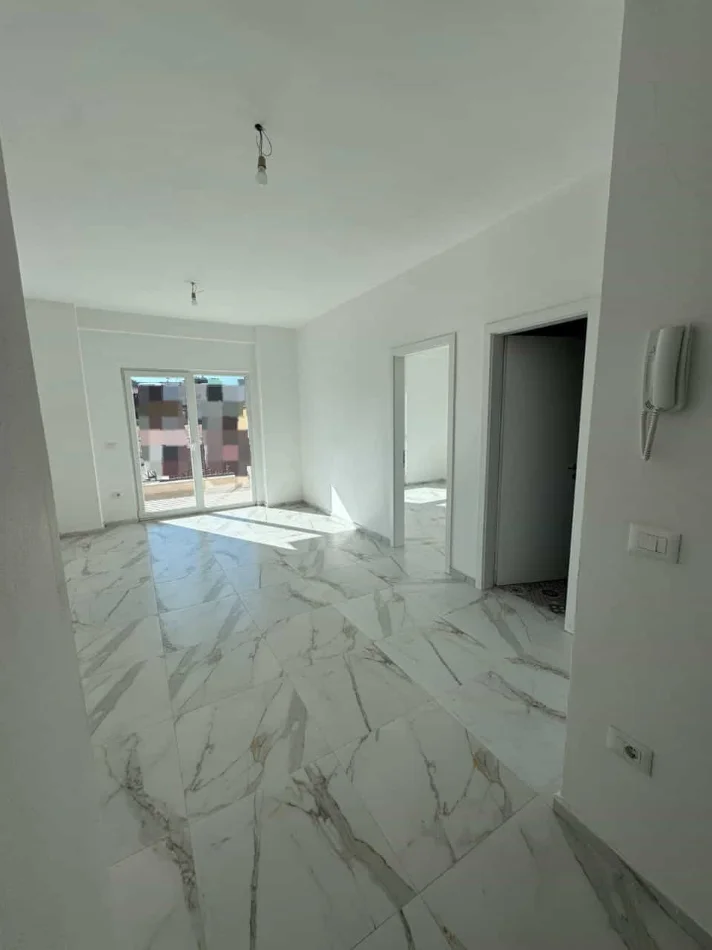 Tirane, jepet me qera zyre Kati 1, 64 m² 520 € (Rruga Dritan Hoxha)