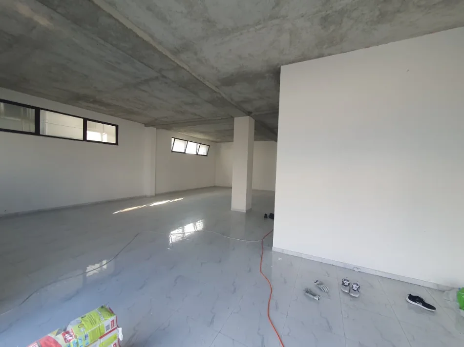 Durres, jap me qera ambjent biznesi Kati 1, 160 m² (shkozet)