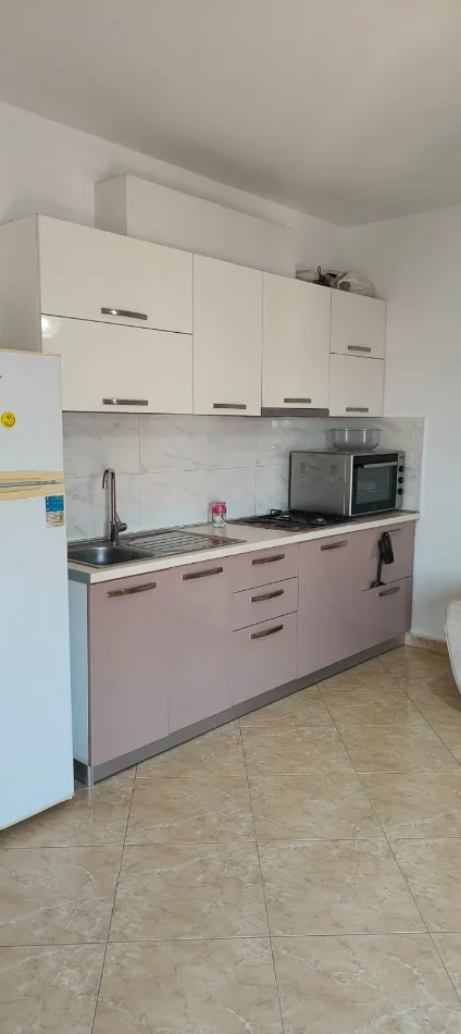 Tirane, jepet me qera apartament 1+1+Ballkon Kati 8, 63 m² 420 € 