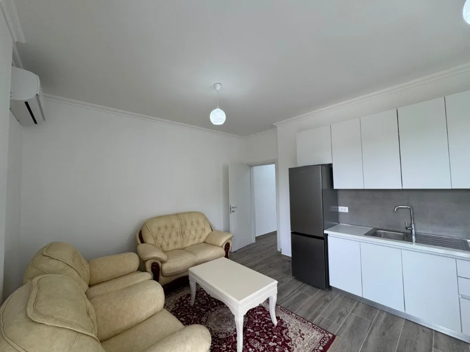 Tirane, jepet me qera apartament 2+1+Ballkon Kati 2, 80 m² 400 € (Kombinat)