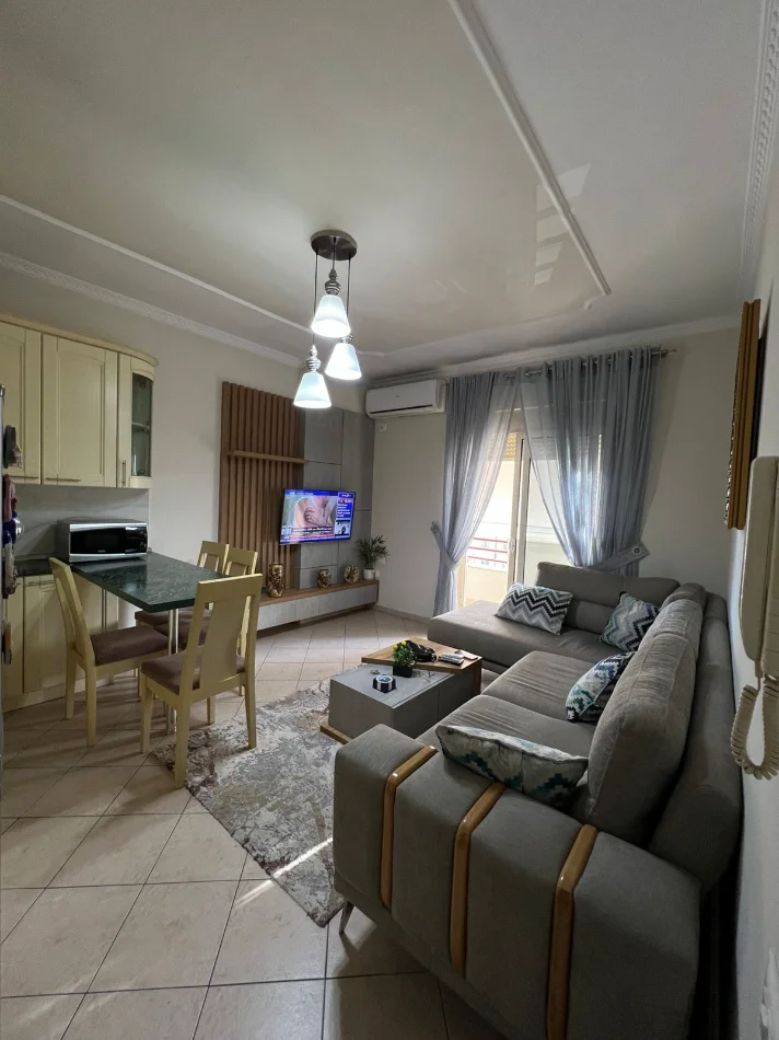 Tirane, jepet me qera apartament 2+1 , 80 m² 650 € (Rruga Irfan Tomini)