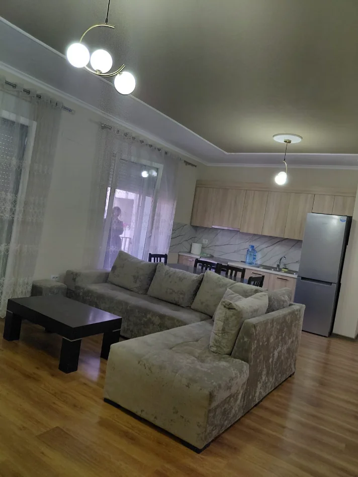 Tirane, jepet me qera apartament 2+1 , 100 m² 500 € (5 Maji)