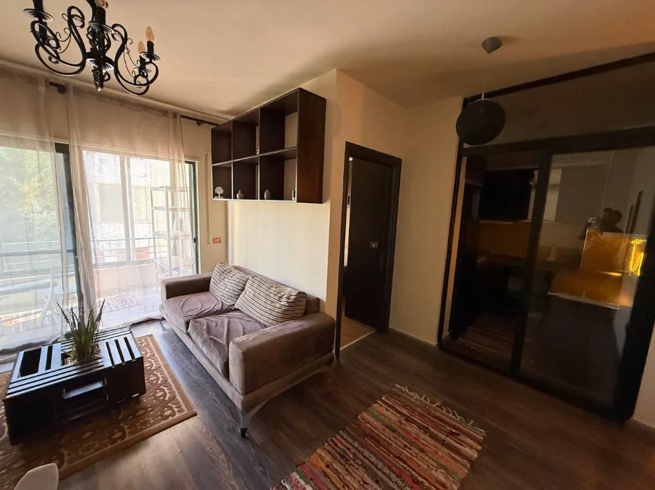 Tirane, jepet me qera apartament 1+1+Ballkon Kati 4, 67 m² 600 € (Liqeni i Thate)