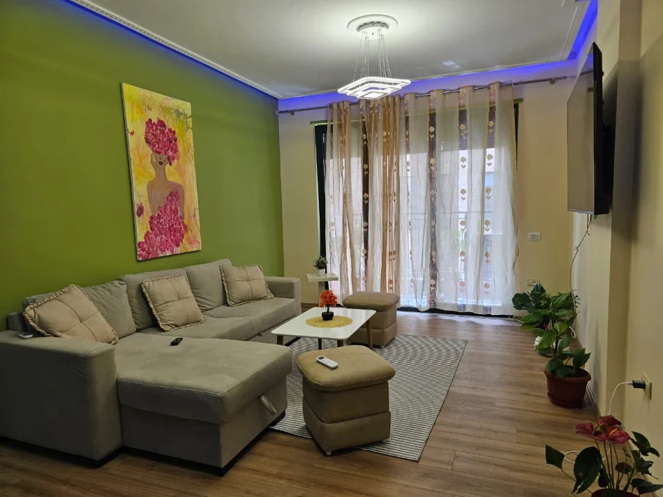 Tirane, jepet me qera apartament 2+1 , 125 m² 1.000 € (Liqeni i Thatë)