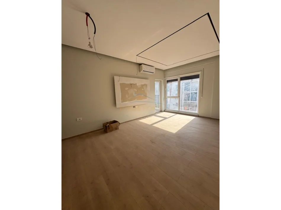 Tirane, shitet apartament 1+1 Kati 6, 74 m² 144.000 € (5 Maji)